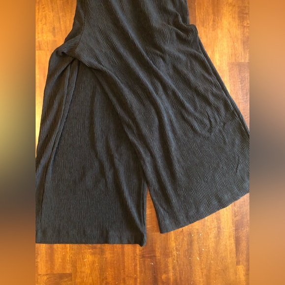 Sleeveless Cropped Jumpsuit - medium - Picture 5 of 6